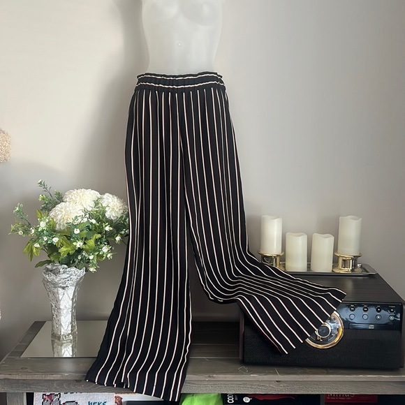 Le Chateau wide-leg, paper-bag waist, black/cream/red stripe pants - Picture 1 of 3